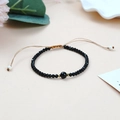 Bracciale di perline in ossidiana nera sfaccettata con accenti dorati regolabile - Stile Ossidiana Nera (BN-0098)