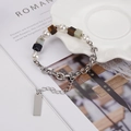 Kralenarmband van natuursteen met witte parels en zilveren rechthoekige hanger - Tijgeroog Armband (BST-0043)