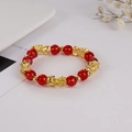 Chinesisches Armband mit roten 8mm Achatperlen und goldenem Pi Xiu Glücksbringer Motiv - Mehrfach PiXiu Stil / Rot