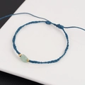Bracciale regolabile in corda blu scuro con pietra naturale verde e sfere dorate - Avventurina Verde Azzurra (BNS-0208-Avventurina Verde Azzurra)