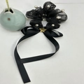 Elegante elastico in organza nera con perle e nastro lungo con stella dorata - Nero