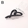 Dettaglio molletta per capelli a cuore nero con dimensioni indicate 12 cm per 5,5 cm - Cuore Irregolare - Nero Opaco