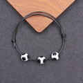 Handgemaakte geweven voetbalarmband van zwart wastouw met verstelbare sluiting - Voetbal Decor Stijl (BN-0197)