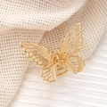 Exquisite hohle Schmetterling-Haarklammer aus goldener Legierung mit geprägter Textur - Gold