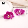 Vue détaillée montrant les dimensions de la pince à cheveux orchidée avec perle - Style M