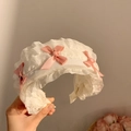 Cerchietto in pizzo bianco stile balletto con quattro fiocchi di raso rosa e balze - Cerchietto Bianco