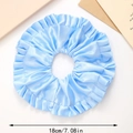Chouchou géant bleu clair en satin avec bords volantés et diamètre de 18 cm - Bleu ciel