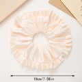 Chouchou géant en satin crème à bords volantés, élastique style ballet, diamètre de 18cm - Blanc Cassé