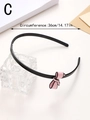 Dettaglio del cerchietto con fiocco rosa, bordi neri e design antiscivolo con dentini - Fiocco Rosa (C)