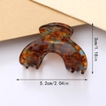Pinza para el pelo compacta con estampado de carey para semirecogidos de 5,2 cm de largo - A-Patrón de Tinta Multicolor