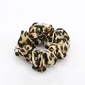 Vintage-Haargummi mit Leopardenmuster aus seidigem Satinstoff mit hoher Elastizität - Gelber Leopard