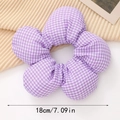 Lila-weiß karierter floraler Haargummi Scrunchie mit großem 18 cm Durchmesser - 18cm / Blumenform / Lila