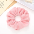 Roze geplooide chiffon scrunchie voor dames met zachte stof en elegant oversized ontwerp - Roze
