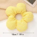 Gelbes Gingham-Blumen-Haargummi mit 18cm großem Sonnenblumendesign aus Stoff - 18cm / Blumenform / Gelb
