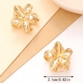 Mini golden alloy flower hair claw clip with 2.1cm diameter for elegant hairstyling - Gold