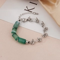 Collier en agate verte style bambou avec chaîne torsadée argentée et fermoir réglable - Chaîne en Argent Épissée de Pierre Cylindre Verte (BNS-0235)