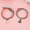 Weihnachtliche handgewebte verstellbare Paararmbänder mit Rentier und Baum Anhängern - Rentier + Weihnachtsbaum (BM-0065-Rentier + Weihnachtsbaum)