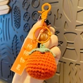 Porte-clés kaki fait main au crochet avec pendentif orange et breloque porte-bonheur - Kaki au Crochet (Tout Va Bien)