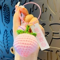 Porte-clés pêche en tricot rose fait main avec clochette en métal et pendentif mignon - Pêche au Crochet Pour Te Plaire
