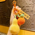 Porte-clés crochet fait main avec poire, orange et mousqueton orange de bon augure - Orange & Poire de Chance au Crochet