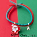 Weihnachtliches rot-grünes geflochtenes Armband mit Weihnachtsmann und Stern-Anhängern - Weihnachtsmann (BM-0065)