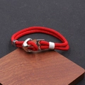 Détail macro du bracelet de plage en cordon Milan rouge avec fermoir ancre argenté - Rouge (Boucle d'Ancre)