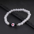 Bracciale alla moda con perle, ossidiana nera, cuore e distanziatori in metallo - Stile Perline Bianche (BNS-0314 White)
