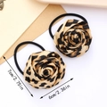 Dettaglio dell'elastico rosa leopardato con indicazioni delle misure di 7 cm e 6 cm - Set da 2 pezzi / Giallo