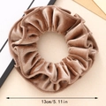 Coletero de terciopelo marrón claro de 13cm con diseño plisado de gran tamaño - Marrón Beige (A)