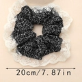 Detalle de un scrunchie floral de 20cm con elegante borde de encaje blanco bordado - Estilo de Capa Simple / Capa Simple A (Floral Borde Blanco)