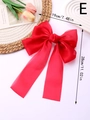 Makroansicht einer großen roten Organza-Haarschleife mit langen Bändern und 19 cm Breite - Großes Rot (E)