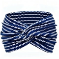 Details des dunkelblauen breiten Stirnbands mit Zickzack-Muster und Twist-Knoten-Design - Marineblau