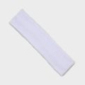 Gros plan d'un bandeau de sport blanc élastique avec texture tricotée souple - Blanc