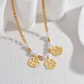Detail of 18K gold chain featuring white pearls and hollow rose floral pendants - Flower