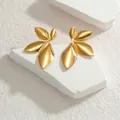 Orecchini a perno a petalo in oro lucido con design a quattro foglie su pietra - Argento (S-E912-si)