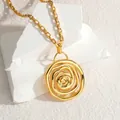Künstlerische 18k vergoldete Edelstahlhalskette mit hohlem Rosenanhänger auf Boxkette - Spirale Rose Anhänger Stil (S-N2183)