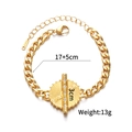 Dettaglio del ciondolo a ingranaggio dorato con zirconi su catena in acciaio inossidabile - Stile Bracciale Strass a Raggiera Oro (B1103)