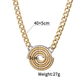 Vista ravvicinata del ciondolo a spirale bicolore oro e argento con catena a maglie piatte - Stile Collana con Disco Filettato Bicolore Oro Argento (S-N2172)