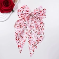 Gros plan d'un nœud papillon géant blanc avec motifs cœurs rouges et longs rubans - Blanc avec Cœur