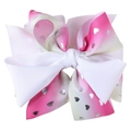 Détail macro d'un grand nœud papillon dégradé rose avec des motifs de cœurs argentés - Nœud Moulin Blanc et Rose