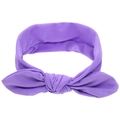 Detailansicht des lila Haarbands mit Kaninchenohren und weicher Strickstruktur - Hellviolett
