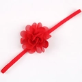 Dettaglio del fiore in chiffon rosso sulla fascia elastica per neonati e bambini piccoli - Rosso