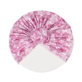 Gros plan d'un bonnet turban rose à fleurs pour bébé avec noeud torsadé et tissu doux - Imprimé Lotus (Adult)