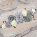 Cintura maternità grigia fatta a mano con fiori di seta, perle e spilla di cristalli - Grigio