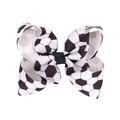 Dettaglio macro del fiocco in nastro grosgrain con motivo a pallone da calcio classico - Nero & Bianco