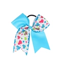 Détail d'un chouchou à nœud bleu avec motifs de cœurs et élastique noir - Bleu Moyen