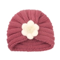 Bonnet en tricot rose poudré pour bébé orné d'une grande fleur en peluche blanche - Pâte de Haricot (Grande Fleur)