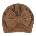 Dettaglio del cappello a turbante per neonati in maglia marrone con grande fiocco frontale - Striscia Verticale Traspirante / Marrone Scuro