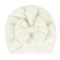 Dettaglio del cappello turbante per neonati con fiocco grande e tessuto a coste crema - Beige Perlato