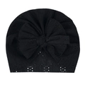 Détail du bonnet turban bébé en dentelle noire ajourée avec un grand nœud décoratif - Noir